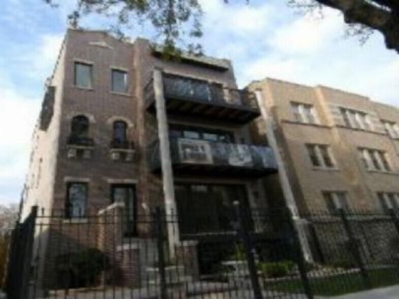 Building Photo - 6318 N Albany Ave