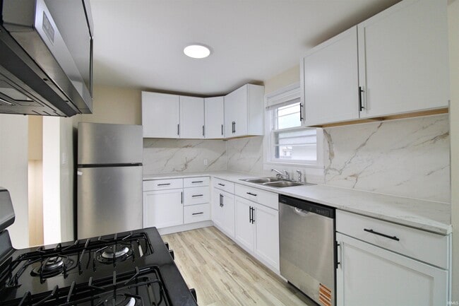 Building Photo - 1156 Kinsmoor Ave