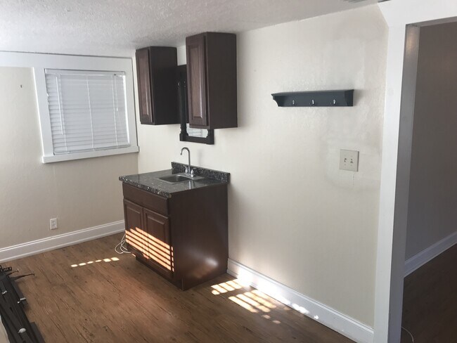 Building Photo - 3/2 Historic North Hyde Park Bungalow