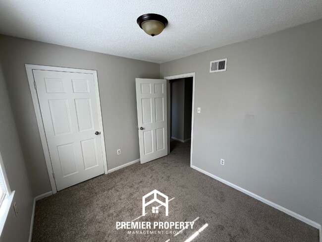 Building Photo - 3821 Oak Lake Ln