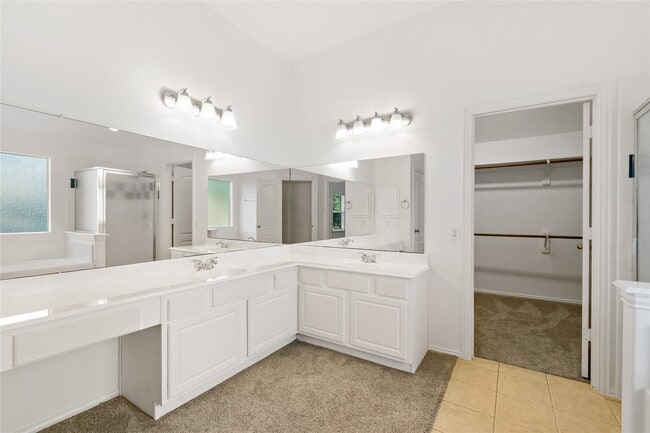 Building Photo - 3326 Lakeway Ln