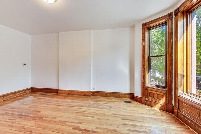 Building Photo - 1138 W Addison St