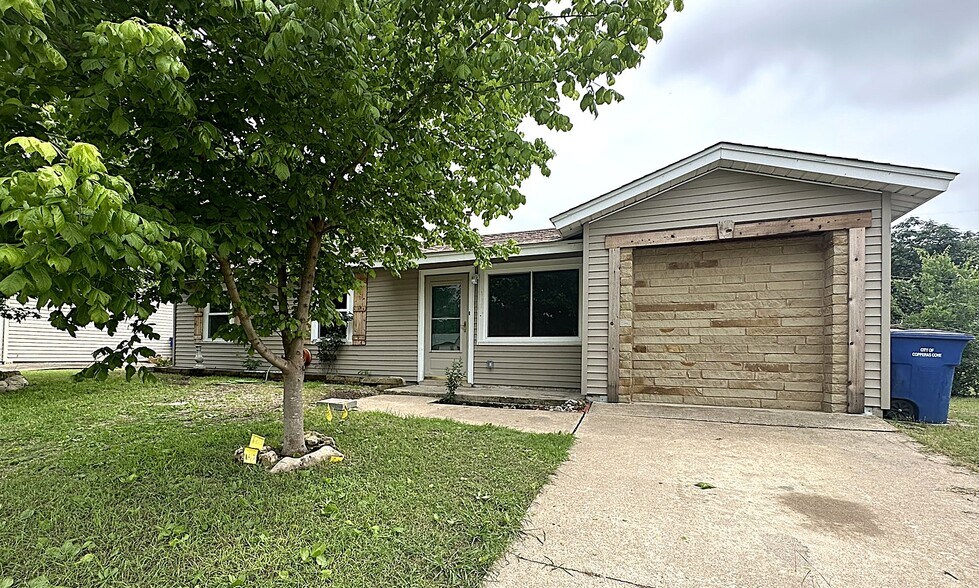 Primary Photo - 120 South Dr