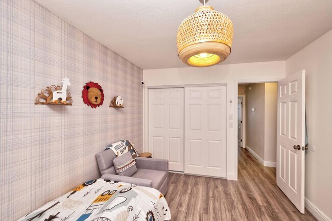 Building Photo - 621 Lakeshore Terrace