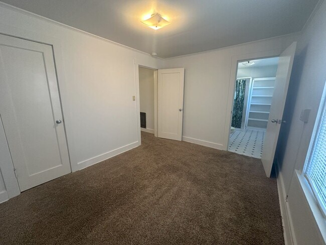 Building Photo - 2 BD, 1 BA cottage