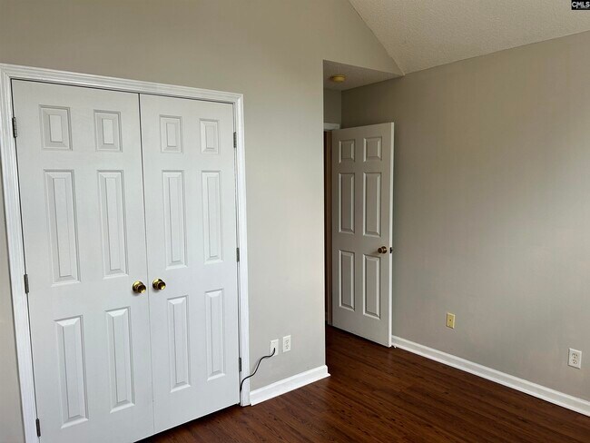 Building Photo - 405 Beech Glen Dr