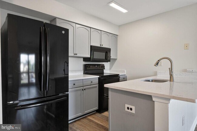 Building Photo - 8610 Beekman Pl