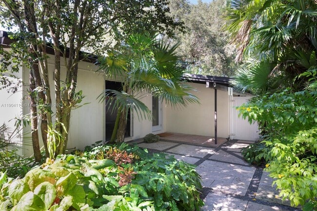 Building Photo - 1107 NE 118th St