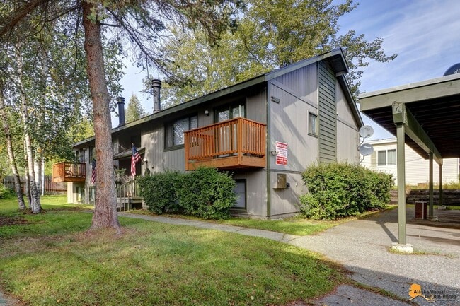 Building Photo - 3806 Iowa Dr