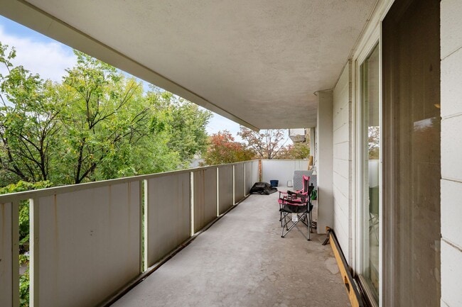 Building Photo - Gorgeous apartment in Cheesman Park!