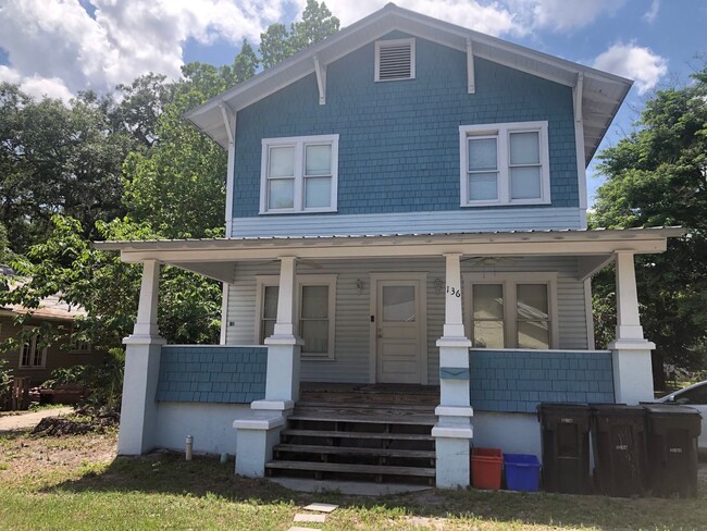 Building Photo - Beautiful Home 3 Blocks from Campus