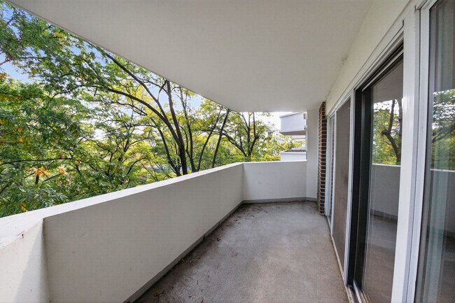 Building Photo - Available Now! 1 Bed / 1 Bath Condo in the...