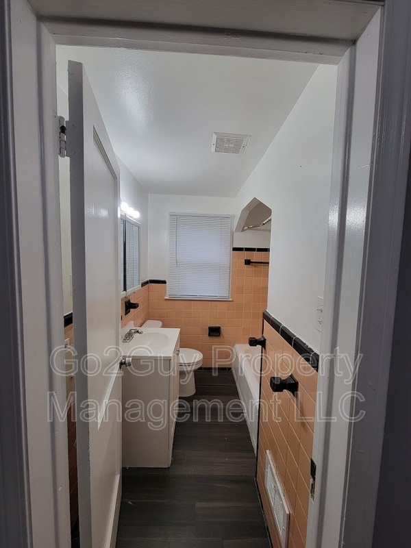 Building Photo - 2111 Ewald Cir
