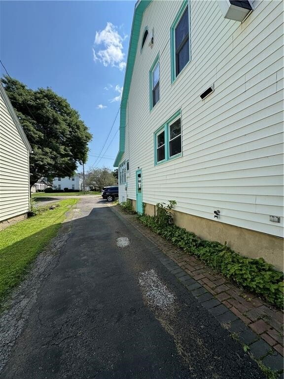 Building Photo - 129 Oakwood Ave
