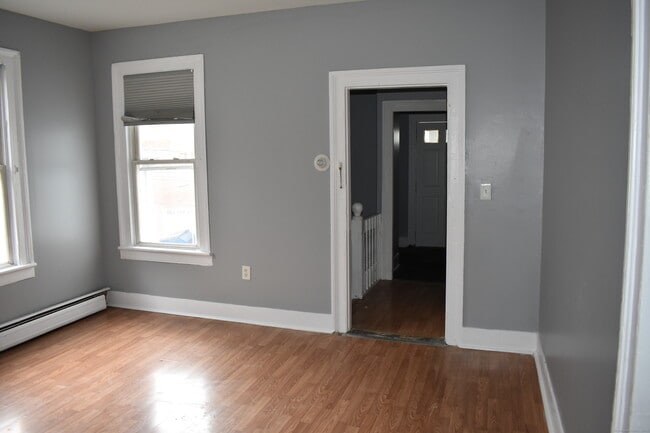 Building Photo - 117 Caroline St
