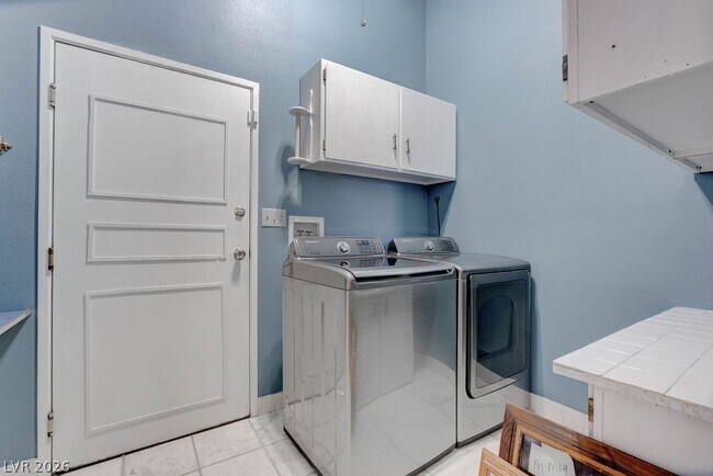 Building Photo - 4880 Dorrell Ln