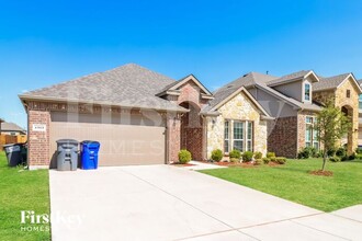 Building Photo - 4313 Lakeview Dr