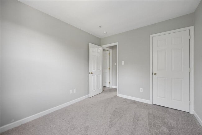 Building Photo - 1004 Collindale Ave