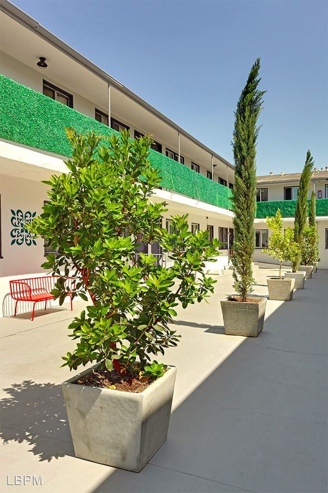 Building Photo - 4233-4239 Burns Ave