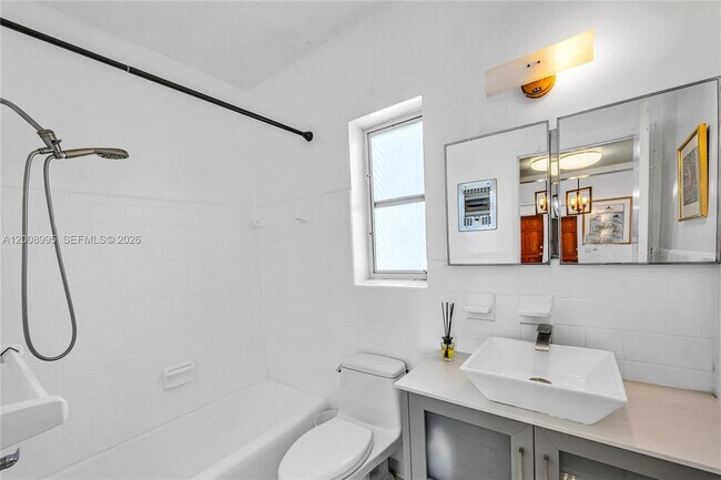 Building Photo - 3721 NE 170th St