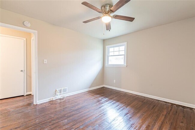 Building Photo - 149 Meadow Park Ln SW