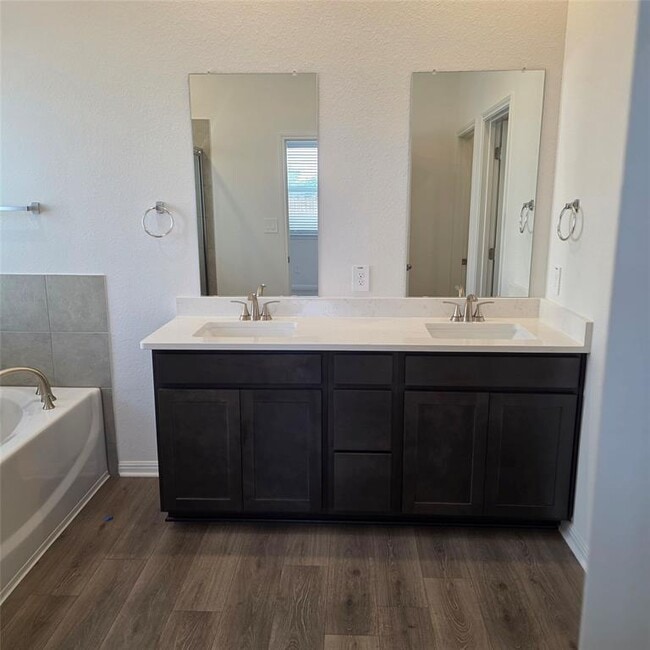 Building Photo - 141 Pendleton Dr