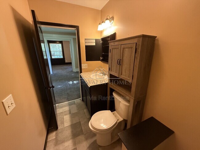 Building Photo - 1076 Ackley St