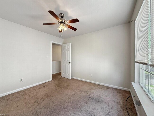 Building Photo - 896 A Ave