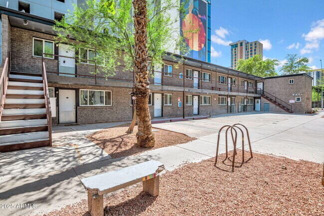 Building Photo - 821 N 3rd St