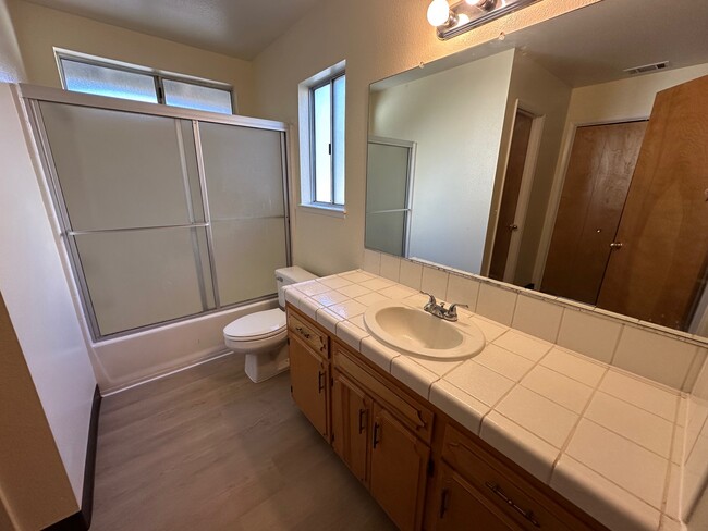 Building Photo - 48425 Victoria Ln