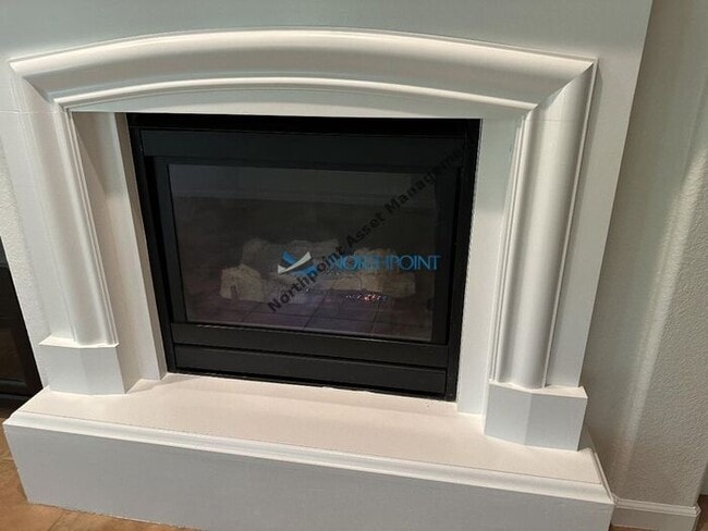 Building Photo - 4BR/3BA w/ Solar + Downstairs Bed/Bath in Whitney Oaks