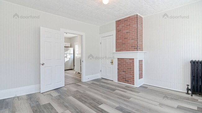 Building Photo - 220 S Main St