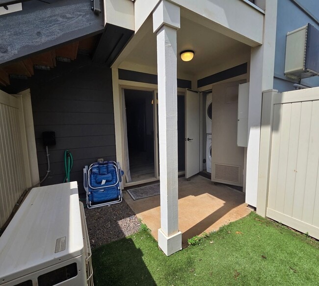 Building Photo - Unfurnished 3/2 Kamalani Condo