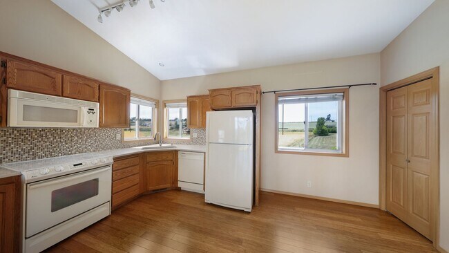 Building Photo - 2 Bed 2 Bath - Penn Cove - Small Dog - Vie...