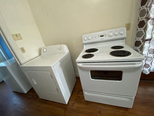 Building Photo - Upcoming Charming 2 Bed, 2Bath home in Kingsburg CA