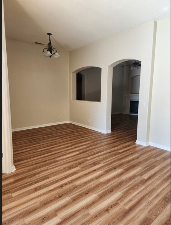 Building Photo - 4 bedroom 2 bathroom home Near Christofferson Pkwy Close to Walnut Elementary, Turlock Jr High Sc...