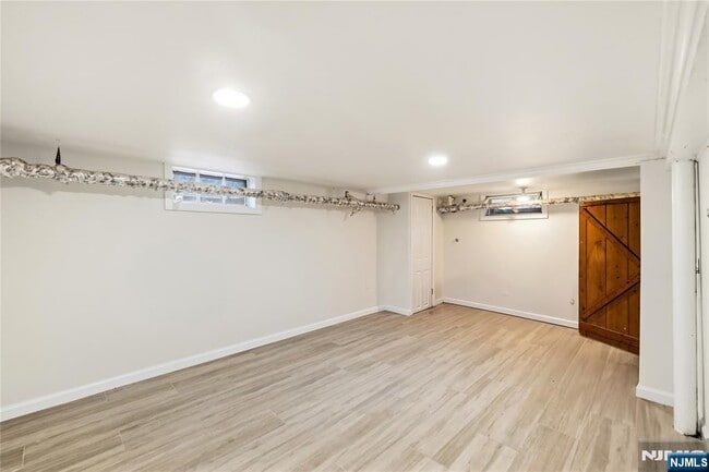 Building Photo - 7 Burnham Pl
