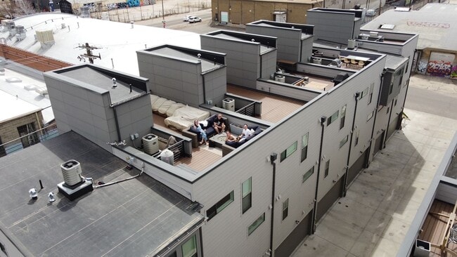 Building Photo - 2 Bedroom Townhome in the Heart of Rino!