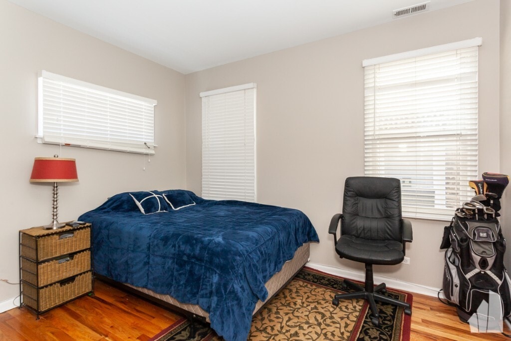 Building Photo - 2440 N Ashland Ave