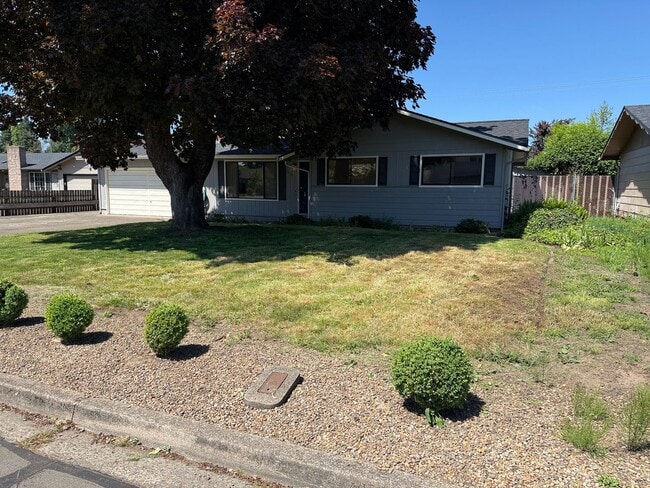 Building Photo - Discover this 3-bedroom 2-bathroom house in a great neighborhood!