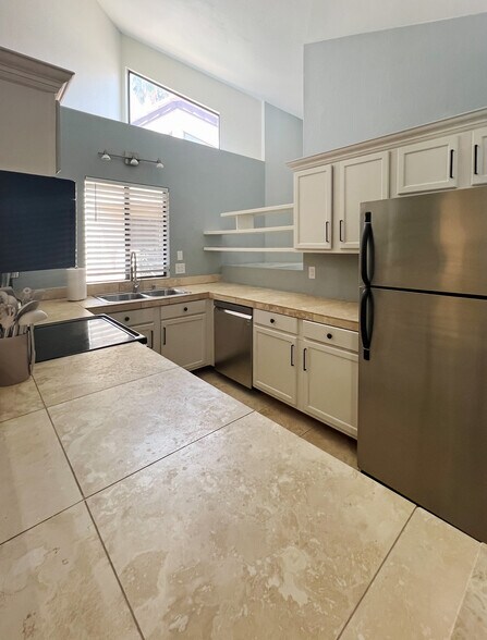 Building Photo - 10301 N 70th St