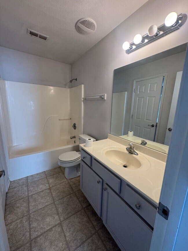 Building Photo - 3308 E St Charles Rd