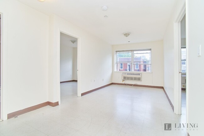 Building Photo - 2462 Belmont Ave