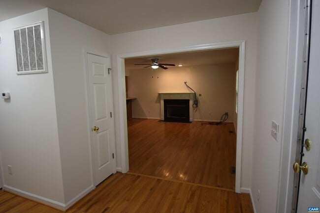 Building Photo - 19 Woodlawn Dr