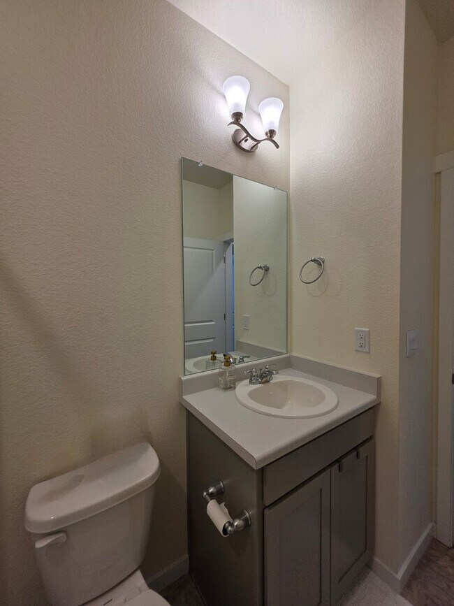 Building Photo - Beautiful Newer Build 3 Bedroom Home in Be...