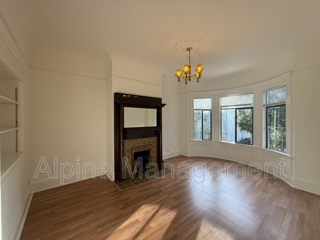 Building Photo - 115-117-117 Sanchez St