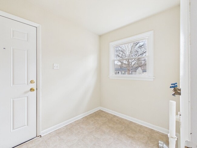 Building Photo - 1018 Barlen Dr