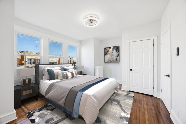 Building Photo - 5818 Addison St