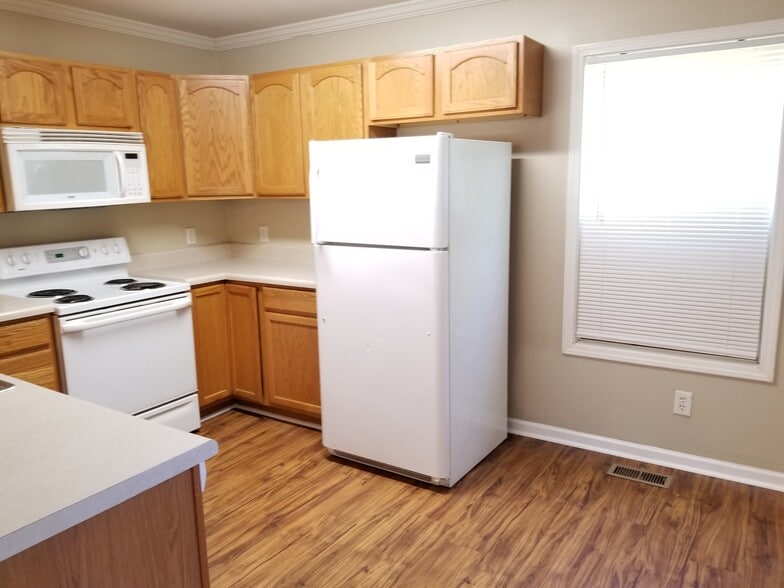 Building Photo - 10831 Woody Dr