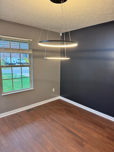 Building Photo - 983 Bandanna Dr